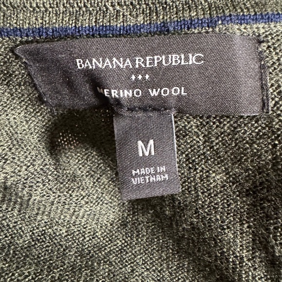 Banana Republic Merino Wool Sweater in Olive - Picture 3 of 4